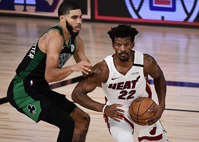 塔图姆全面发挥凯尔特人双杀热火抢占季后赛席位