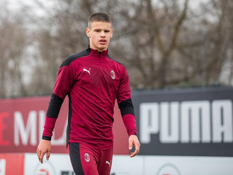 米乐官网- AC米兰青训小将闪耀意杯，主帅盛赞潜力无限  