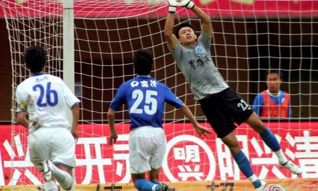米乐官网- 比勒费尔德队长停赛，年轻替补临危受命登场  